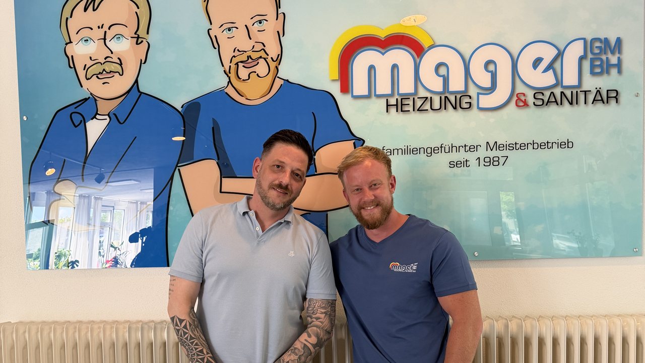 Thomas Mager (Helmut Mager GmbH) und Kevin Stumpf (DreiHundertSechzig) im Büro der Mager GmbH in der Kölner Landstraße 50 in Düren
